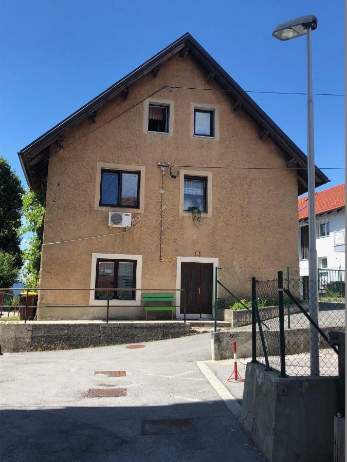 Apartma Mahnic Постойна Екстериор снимка