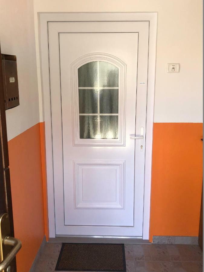 Apartma Mahnic Постойна Екстериор снимка